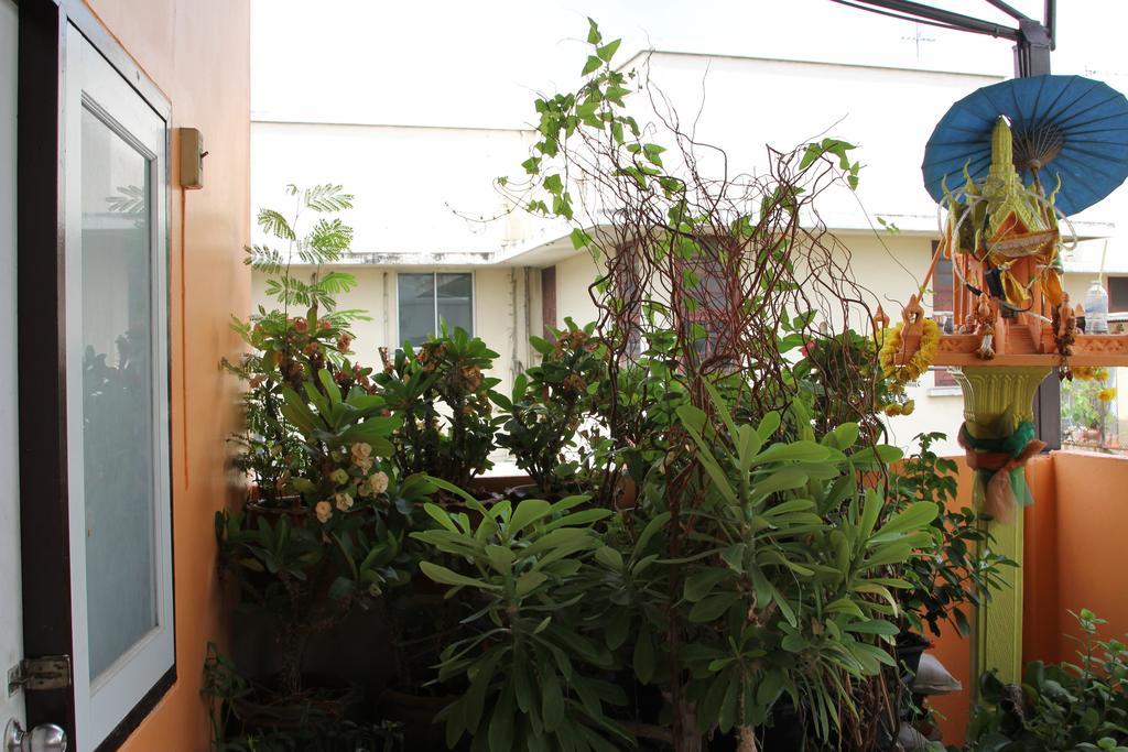 New C.H. Guest House Bangkok Buitenkant foto