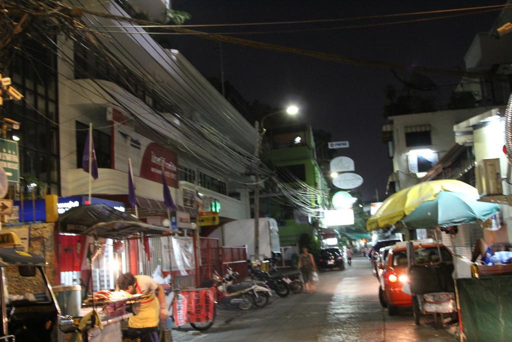 New C.H. Guest House Bangkok Buitenkant foto