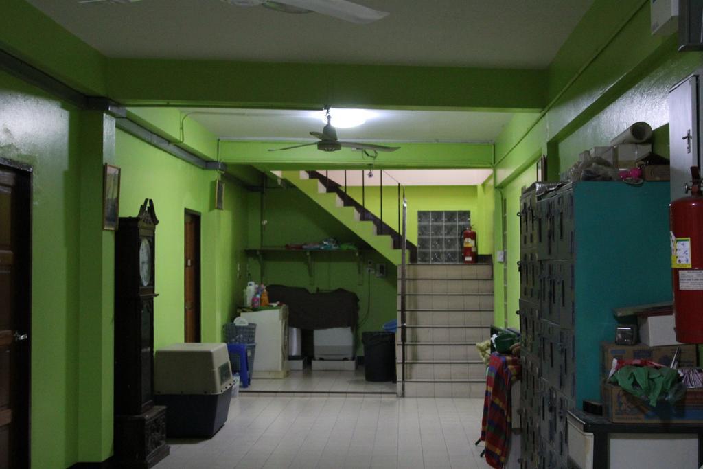 New C.H. Guest House Bangkok Buitenkant foto