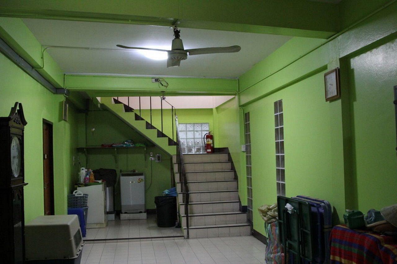 New C.H. Guest House Bangkok Buitenkant foto
