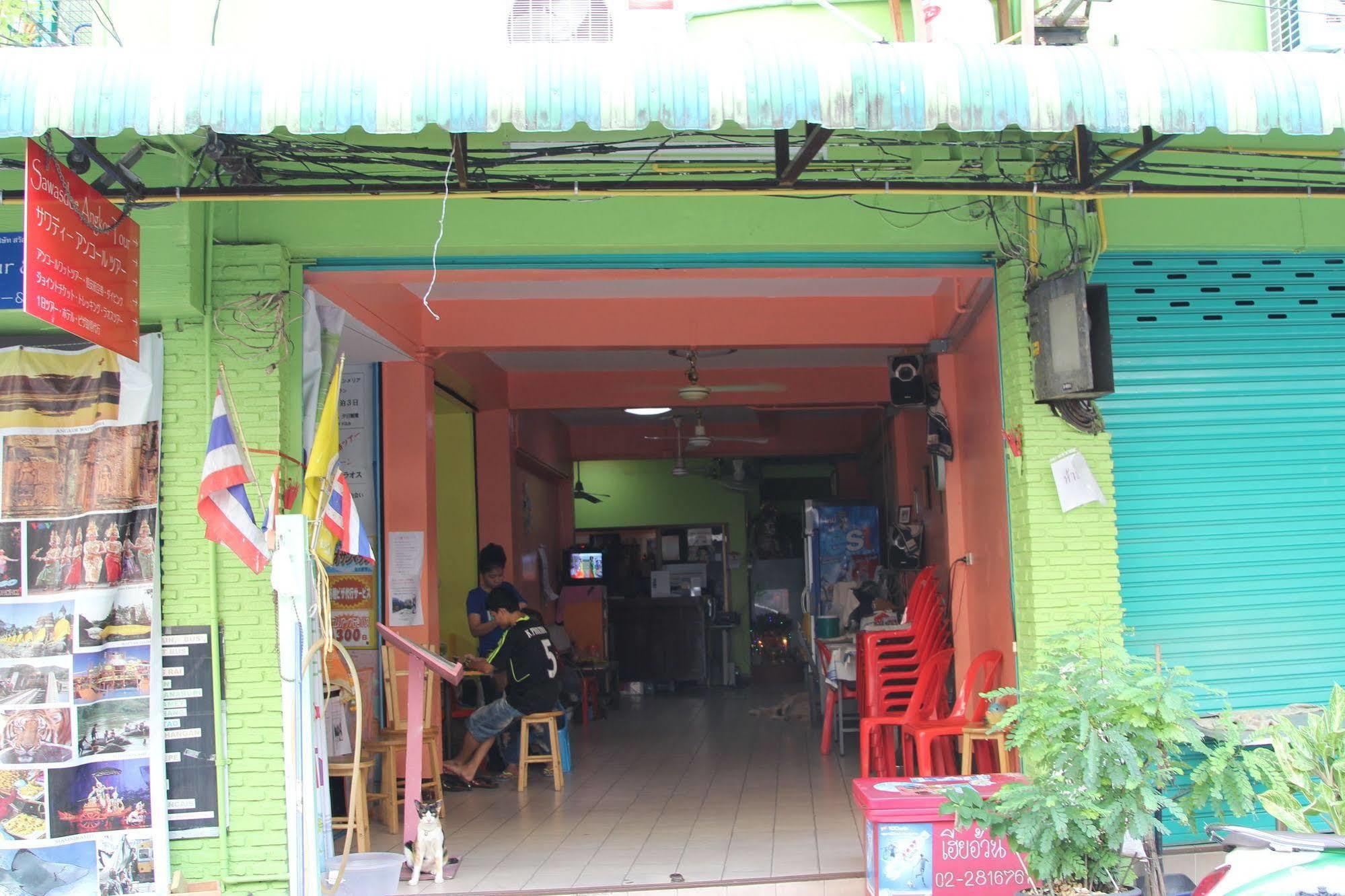 New C.H. Guest House Bangkok Buitenkant foto