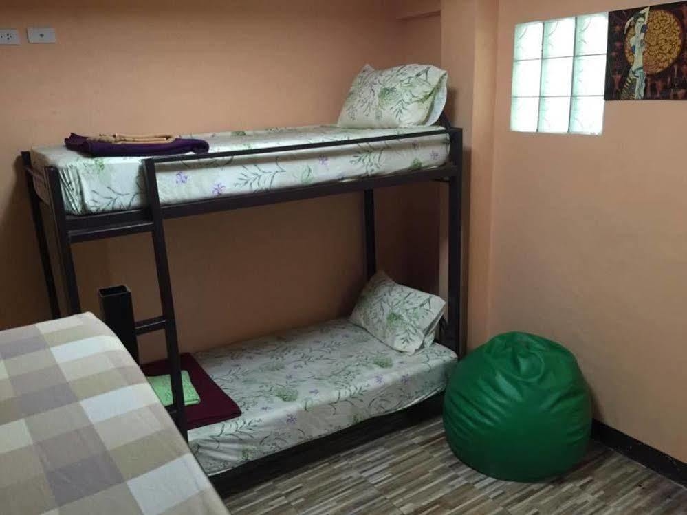 New C.H. Guest House Bangkok Buitenkant foto